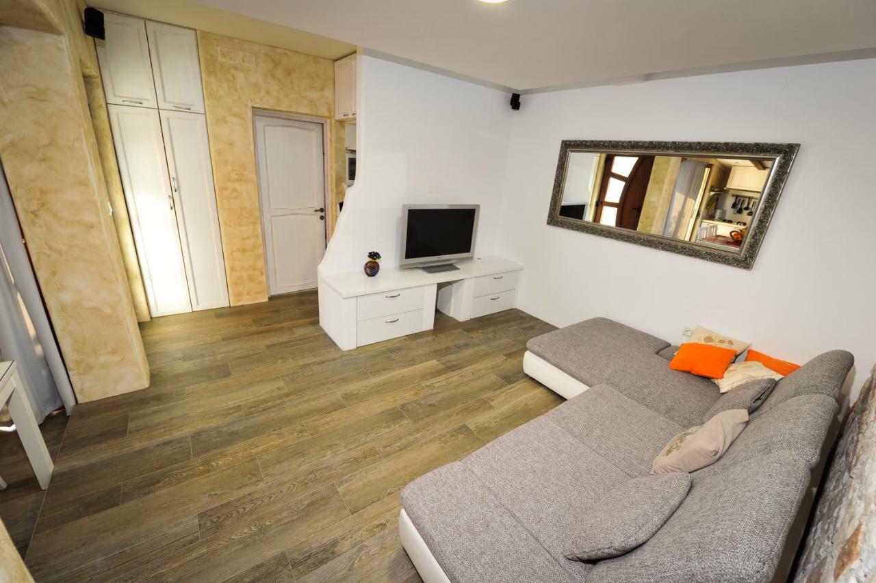 Luxury Apartment Alba With Pool カンファナル エクステリア 写真